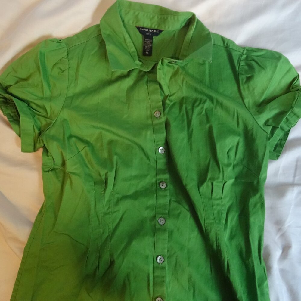 women's button up Banana Republic Petite green top size large